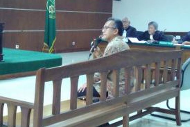 Ketua PTUN Medan Tripeni Irianto Putro menjalani pemeriksaan terdakwa di
Pengadilan Tipikor, Jakarta, Kamis (12/11/2015).

