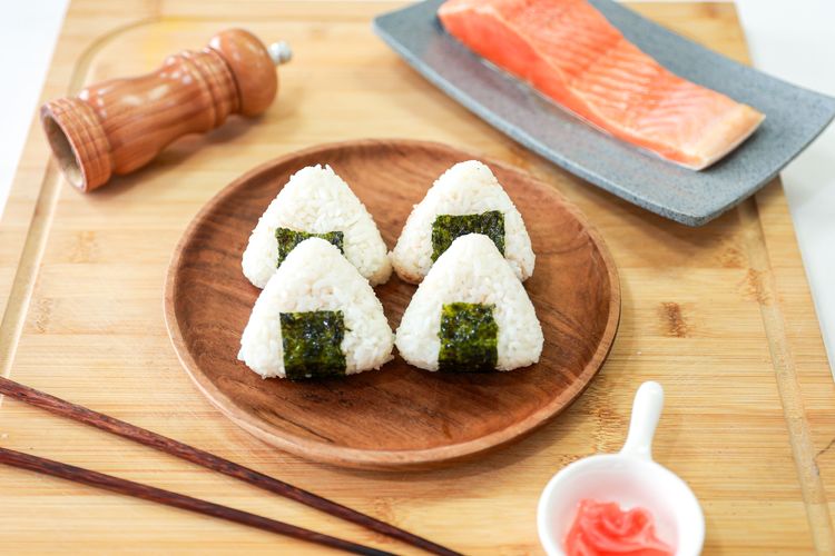 Onigiri salmon mayones ala Foodplace.