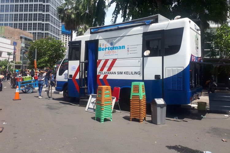 Mobil samsat keliling di kawasan car free day pada Minggu (30/12/2018) hanya beroperasi hingga pukul 11.00 WIB. 