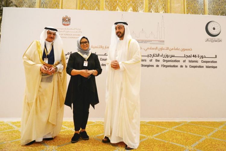 Menteri Luar Negeri RI, Retno L.P. Marsudi saat Konferensi Tingkat Menteri ke-46 Organisasi Kerja Sama Islam (KTM ke-46 OKI) di Abu Dhabi.
