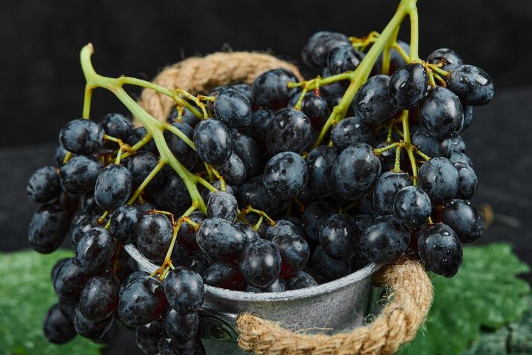 Rutin Makan Anggur Hitam Bisa Meredakan Penyakit Apa Saja? Ini 5 Daftarnya