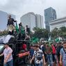Jelang Petang, Peserta Unjuk Rasa Tolak Kenaikan Harga BBM Semakin Ramai di Kawasan Patung Kuda