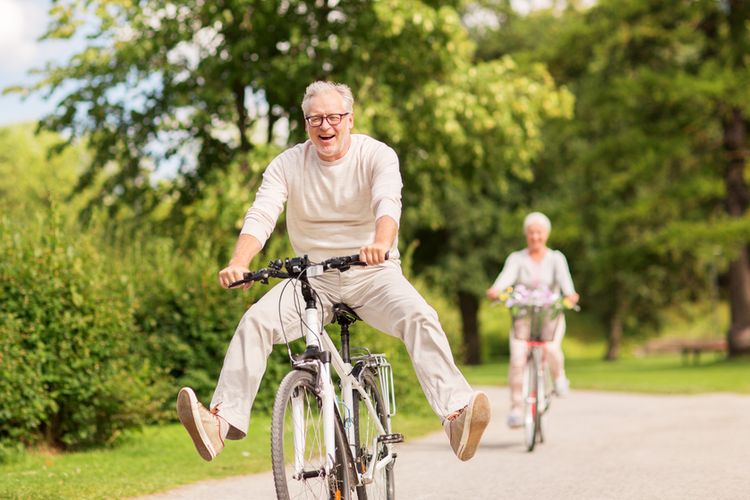 Ilustrasi lansia tetap aktif. Mobilitas atau pergerakan orang lanjut usia (lansia) dapat memengaruhi angka harapan hidup dan kualitas hidupnya.