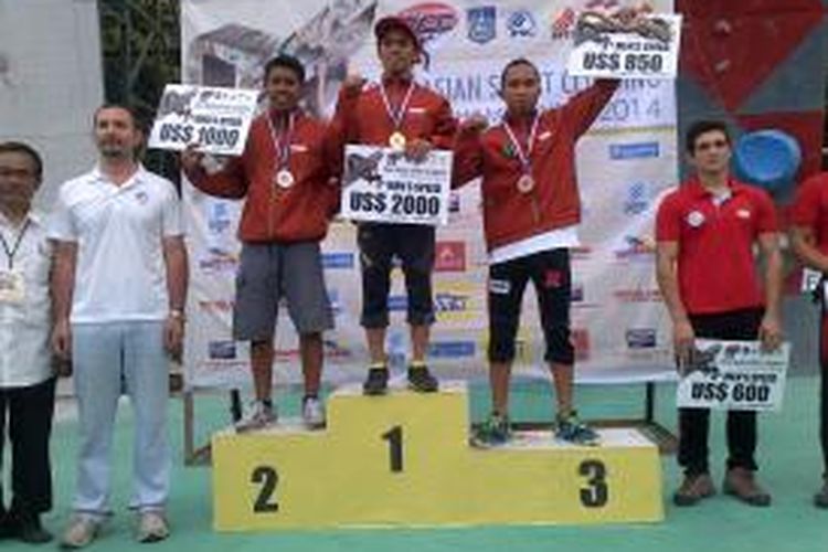 Indonesia memborong seluruh medali dalam kategori speed man panjat tebing. Medali emas diperoleh Azhari Fajri, medali perak didapatkan Rindi Supriyanto dan medali perunggu disabet Aspar Jaelolo.

