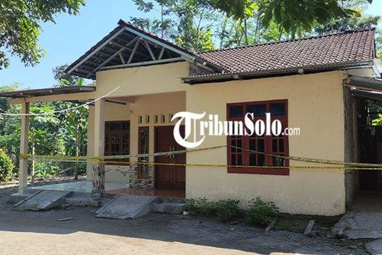 Kondisi rumah kontrakan seorang wanita yang ditemukan tewas dipenggal di Dukuh Dumung, Desa Nangsri, Kecamatan Manisrenggo, Klaten, Jawa Tengah, Kamis (22/6/2023).