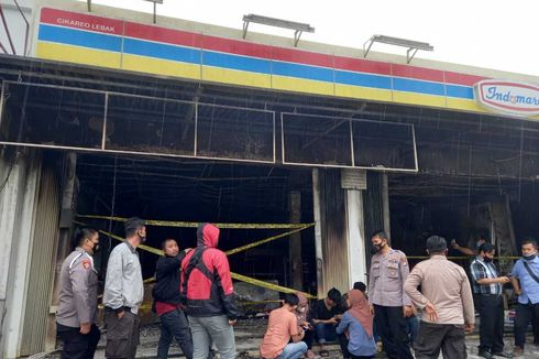 Detik-detik Minimarket Ludes Dibakar Pegawainya Sendiri