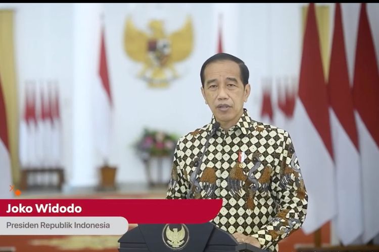 Presiden Joko Widodo saat memberikan sambutan pada wisuda ke-78 Universitas Tarumanagara (Untar) pada 27-28 November 2021 yang diikuti 1.340 wisudawan.