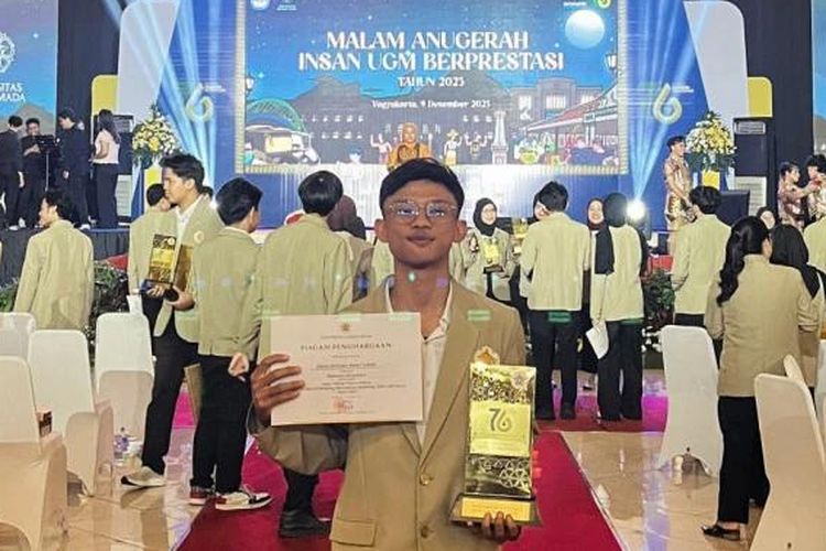 Kisah Alfath, Pernah Ikut Ayah Jadi Tukang Bangunan Kini Raih Penghargaan Mahasiswa Berprestasi UGM