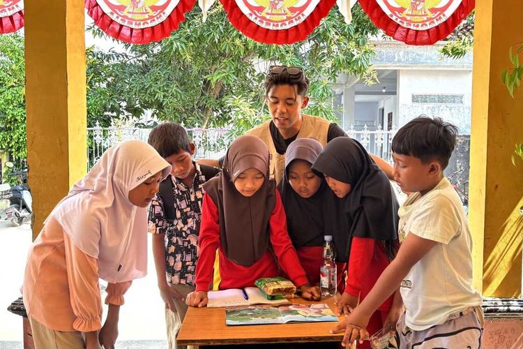 Kegiatan Taman Literasi Mahasiswa KKN UBP di Desa Rawameneng, Kecamatan Blanakan, Subang, Sabtu (2/8/2025).