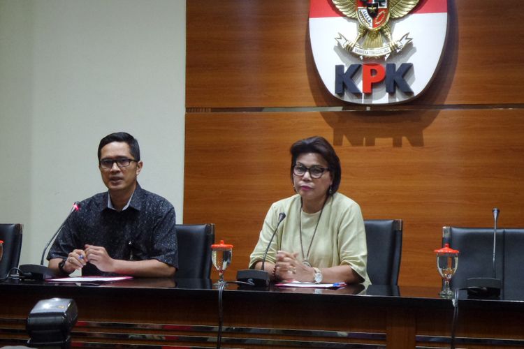 Konferensi pers terkait operasi tangkap tangan Wali Kota Cilegon Iman Ariyadi di Gedung KPK Jakarta, Sabtu (23/9/2017).