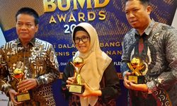 Walkot Pematang Siantar Kembali Raih TOP Pembina BUMD Awards 2023