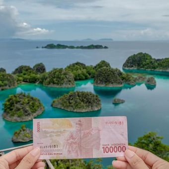 Keindahan gugusan Pulau Piaynemo diabadikan dalam desain uang pecahan Rp 100.000.