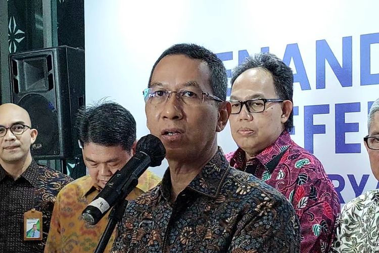 Penjabat Gubernur DKI Jakarta Heru Budi Hartono berencana akan bersafari, keliling ke fraksi-fraksi partai politik dalam waktu dekat, sesuai permintaan Ketua Fraksi Golkar DPRD DKI Jakarta Basri Baco beberapa wkatu lalu.