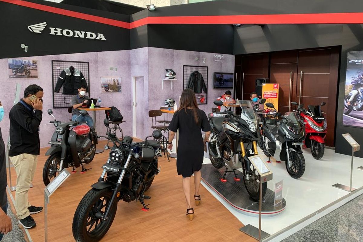 Booth Honda dalam pameran GIIAS Surabaya 2021