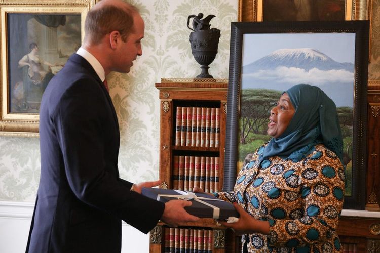 Pangeran William saat berbincang dengan Wakil Presiden Tanzania, Samia Suluhu di 2018. 