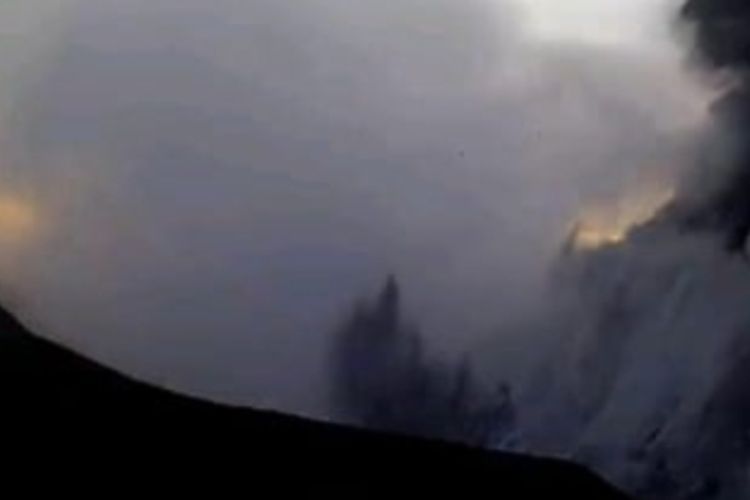 Gunung Marapi di Sumbar mengalami erupsi, Sabtu (7/1/2023) pagi