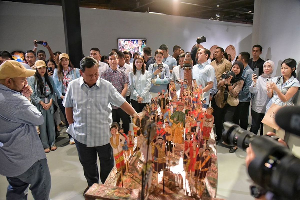 Prabowo Subianto-Gibran Rakabuming Raka menghadiri Festival Negeri Elok di The Brickhall Fatmawati City Center, Jakarta Selatan, pada Sabtu (3/2/2024).