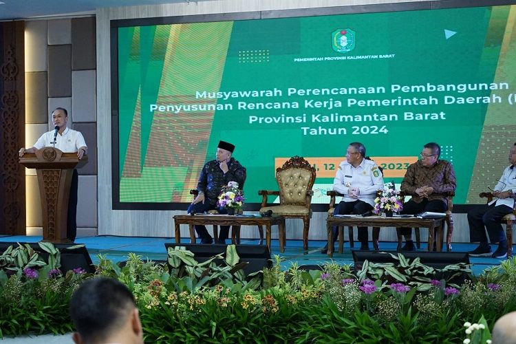 Sekretaris BNPP Zudan Arif Fakrulloh dalam Musyawarah Musrenbang untuk penyusunan RKPD Provinsi Kalimantan Barat Tahun 2024 di Aula Garuda Kantor Gubernur Kalbar, Kota Pontianak, Kalbar, Rabu (12/4/2023). 