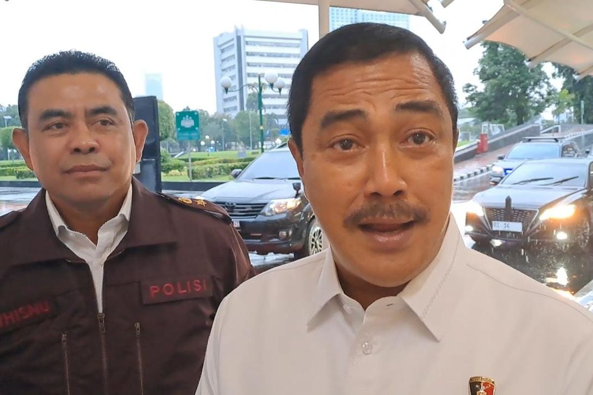 Kabareskrim Polri Komjen Agus Andrianto (kemeja putih) saat ditemui di Gedung DPR, Senayan, Jakarta Pusat, Rabu (29/3/2023). 