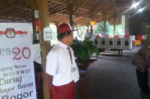 Menengok TPS Unik di Bogor, Petugas KPPS Pakai Seragam SD