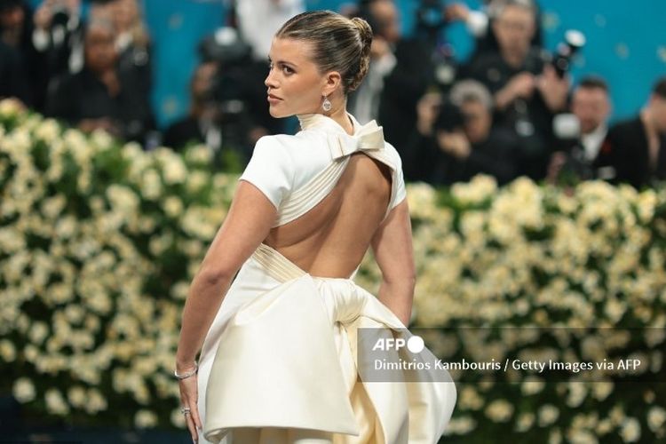 Sofia Richie Grainge di red carpet Met Gala 2025.