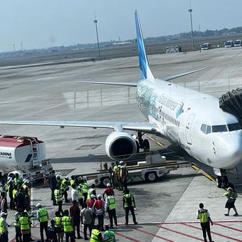 Pesawat Garuda Indonesia dengan rute penerbangan Bandara Internasional Soekarno-Hatta ke Bandara Internasional Adi Soemarmo menggunakan bahan bakar Pertamina Sustainable Aviation Fuel (SAF) pada Jumat (26/10/2023).  
