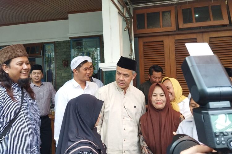 Ganjar mengunjungi Ponpes Al Hikam Kota Malang, Jawa Timur, Jumat (13/10/2023).