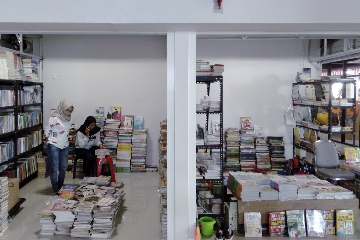 Salah satu kios di pasar buku Jakbook, Jakarta Pusat saat didatangi pada Senin (19/8/2019).