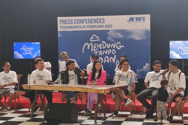 Press conference film Mendung Tanpo Udan di The Ratan Yogyakarta, Kamis (15/2/2023).