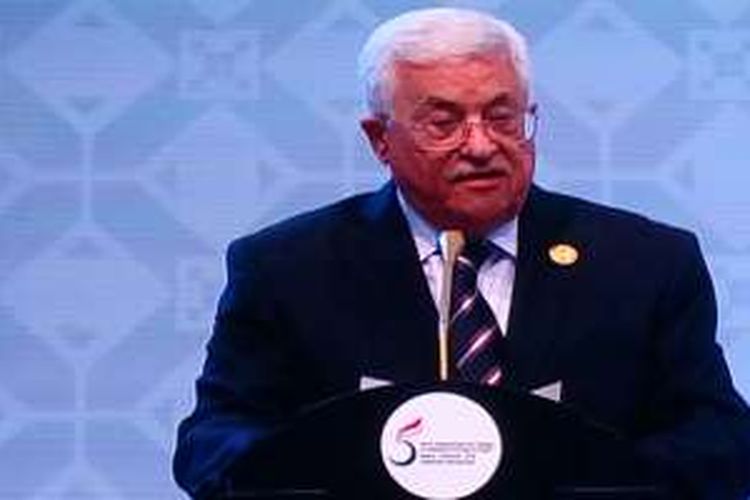 Presiden Palestina Mahmoud Abbas saat memberikan sambutan pada Konferensi Tingkat Tinggi (KTT) Luar Biasa Ke-5 Organisasi Kerja Sama Islam (OKI) di Jakarta, Senin (7/3).