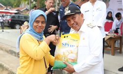 Tekan Inflasi, Pemkab Bandung Barat Alokasikan 100 Ton Beras Murah di 5 Titik Pasar 