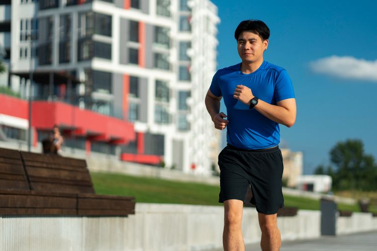 Tak Perlu Olahraga Berat, Ini Zona Detak Jantung yang Efektif Membakar Lemak