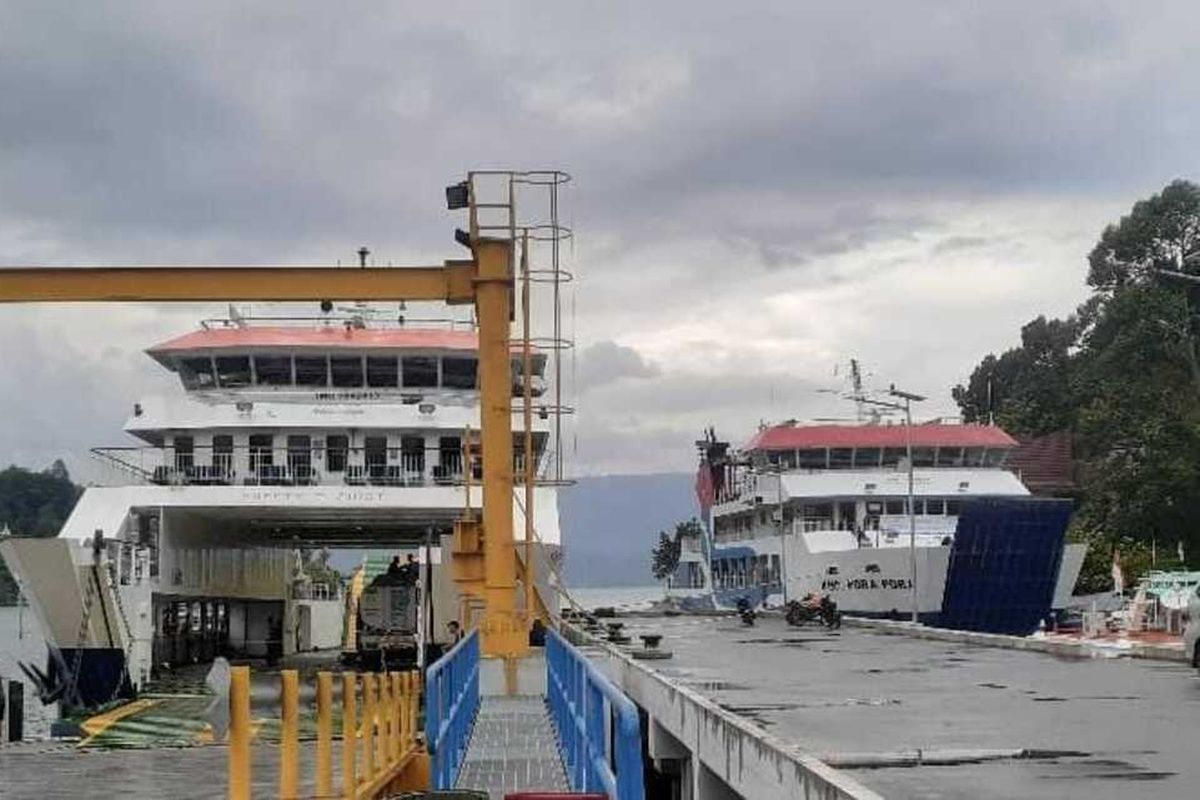 Pelabuhan Ferry Batulicin dilayani kapal ferry tujuan Pelabuhan Tanjung Serdang. Pelabuhan Batulicin saat ini dikelola oleh BUMN Pelindo.