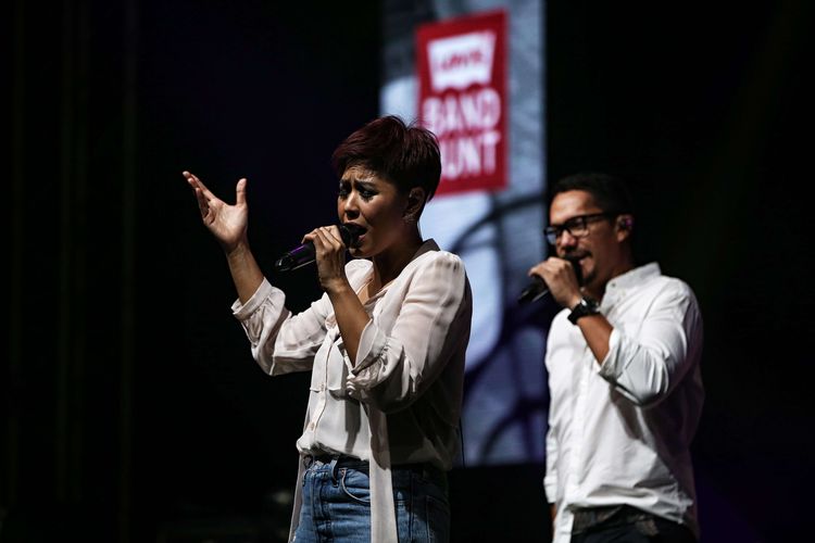 Maliq & DEssentials tampil dalam acara Grand Finale Levis Band Hunt 2018 di Livespace SCBD, Jakarta, Sabtu (24/11/2018).  Delapan finalis band bertanding untuk memperebutkan juara.