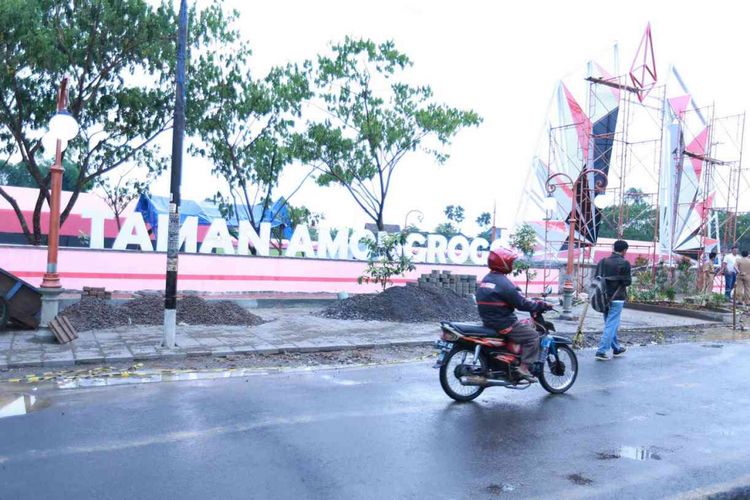 Selain untuk wahana rekreasi, ruang terbuka hijau juga dapat berfungsi mengurangi genangan. Pohon dari RTH dipercaya dapat menyerap air lebih banyak. 