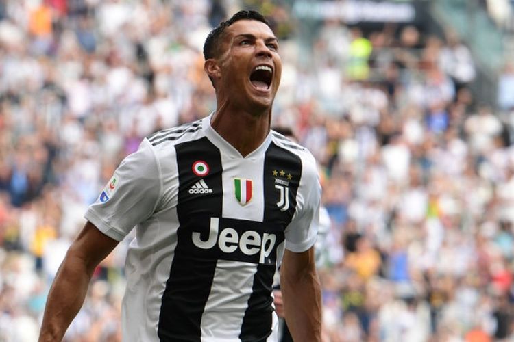 Penyerang Juventus, Cristiano Ronaldo, merayakan gol ke gawang Sassuolo dalam laga Liga Italia, 16 September 2018 di Juventus Stadium, Turin. Ronaldo akan menjalani laga pertamanya di Liga Champions bersama Juventus pada hari Rabu (19/9/2018) melawan Valencia.