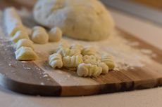 Cara Membuat Gnocchi Kentang Tanpa Alat, Makanan Italia yang Mudah Dibuat 