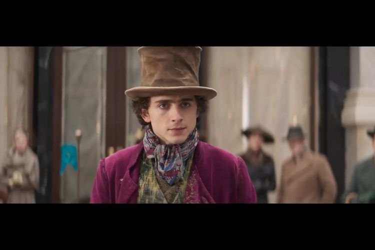 Aktor Timothee Chalamet terlihat menjadi Willy Wonka versi muda dalam trailer perdana film Wonka.