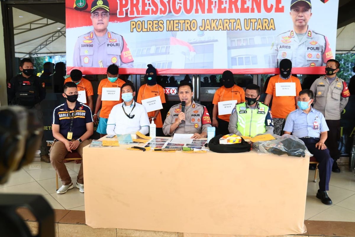 Konferensi pers kasus pembegalan HP di jalan tol pelabuhan Tanjung Priok