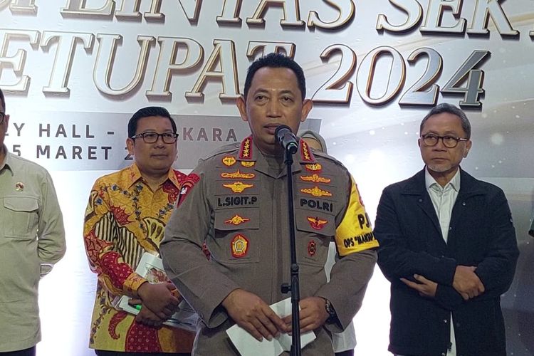 Kepala Kepolisian Negara Republik Indonesia (Kapolri) Jenderal Listyo Sigit Prabowo usai Rapat Koordinasi Lintas Sektoral Operasi Ketupat 2024 di Hotel Bidakara, Jakarta, Senin (25/3/2024).