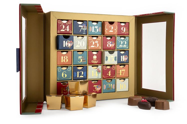 Kalender Adven Natal, paket cokelat mewah dengan segel Ratu Elizabeth II untuk hadiah Natal. 