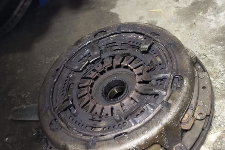 Dual clutch transmission (DCT) pada mobil Ford