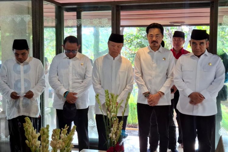Pimpinan MPR Ziarah ke Makam Bung Hatta, Kenang Gagasannya soal Koperasi