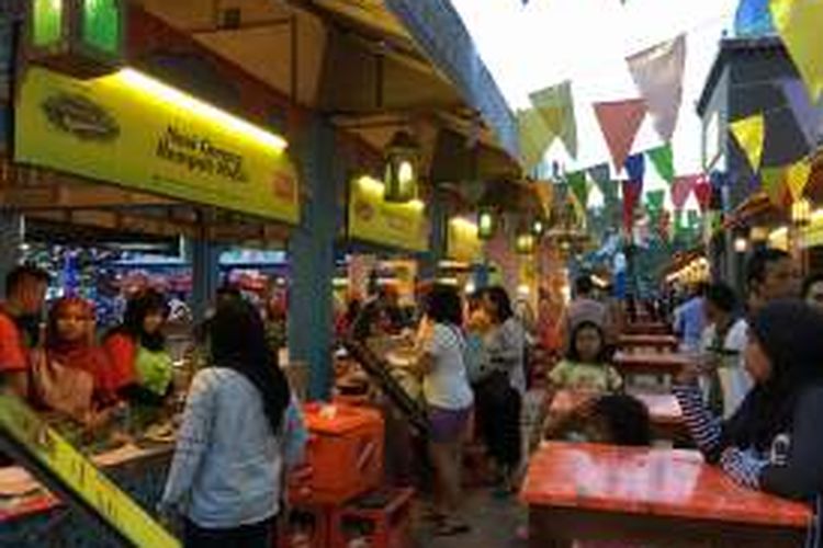 Festival Kuliner Ngabuburit digelar mulai 10-26 Juni 2016. Ada 49 gerai masakan Nusantara yang meramaikan La Piazza Kelapa Gading.