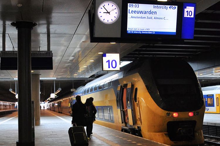 Kereta ke Leeuwarden dari Den Haag Central, Belanda.