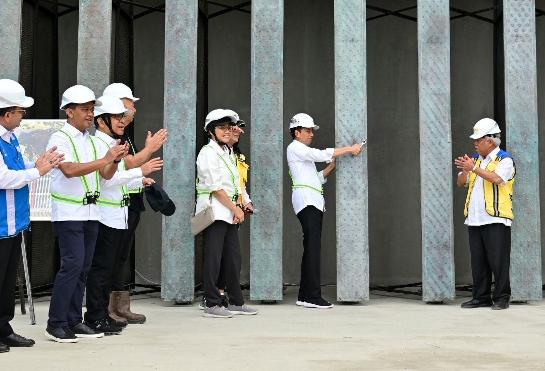 Jokowi Pasang Bilah Pertama Garuda di Kantor Presiden IKN, Pembangunan Sudah 38 Persen