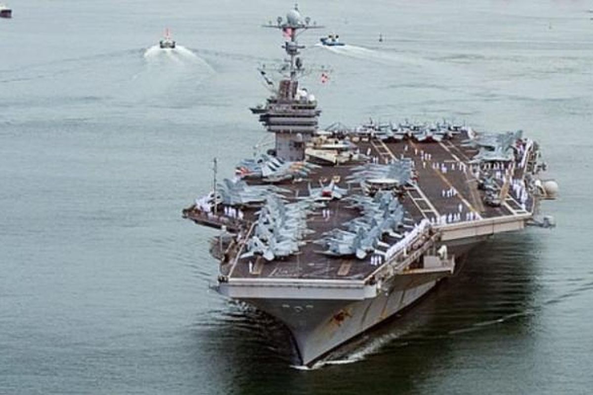 Kapal induk bertenaga nuklir milik AL Amerika Serikat, USS George Washington.