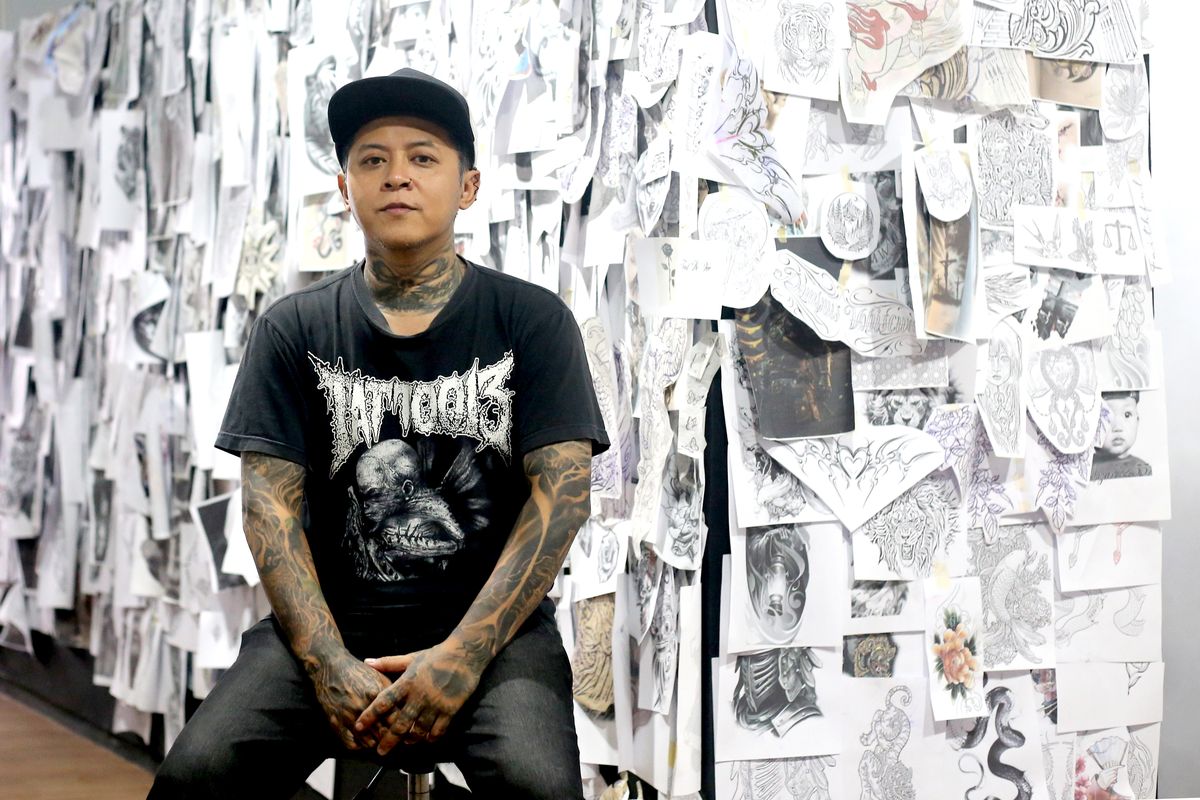 Ferry Irawan, tattoo artist asal Kota Malang, Selasa (11/2/2025) malam.