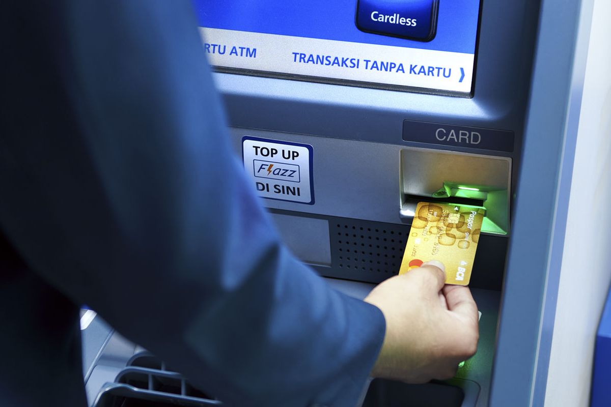 Cara setor tunai di ATM BCA (cara setor tunai BCA di ATM) dengan kartu debit maupun tanpa kartu.