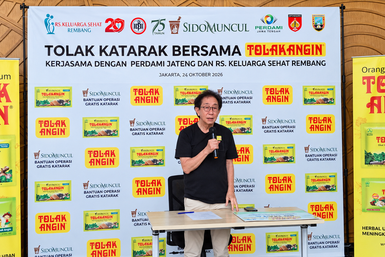 Tolak Angin Gelar Operasi Katarak Gratis di RS Keluarga Sehat Rembang